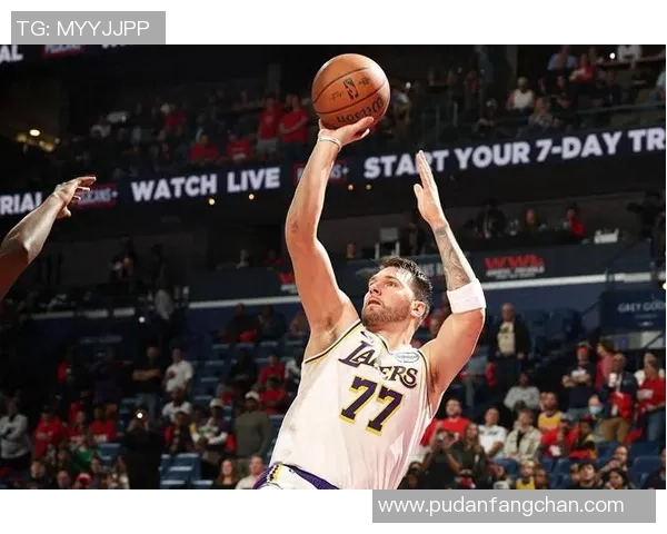 东契奇无解单打,里夫斯场均40分也不争权,湖人东里组合矛头初现 东契奇无解单打,里夫斯场均40分也不争权,湖人东里组合矛头初现